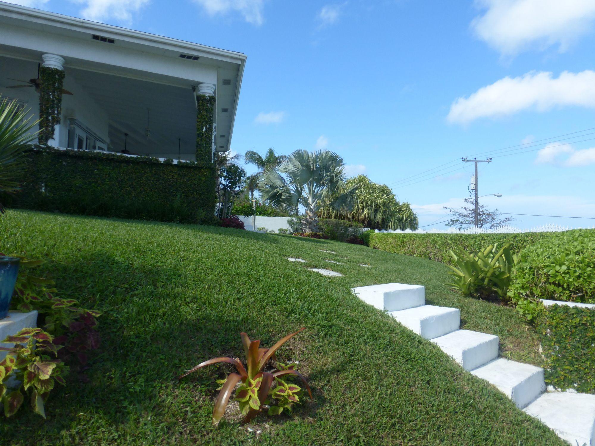 Four Bedroom Oceanfront Villa Nassau Esterno foto